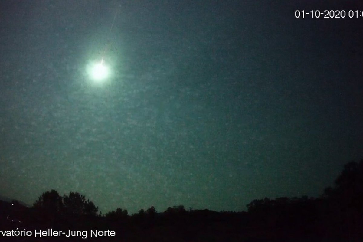Vídeo: Queda de meteoro com luminosidade maior que a Lua é registrada no sul do Brasil