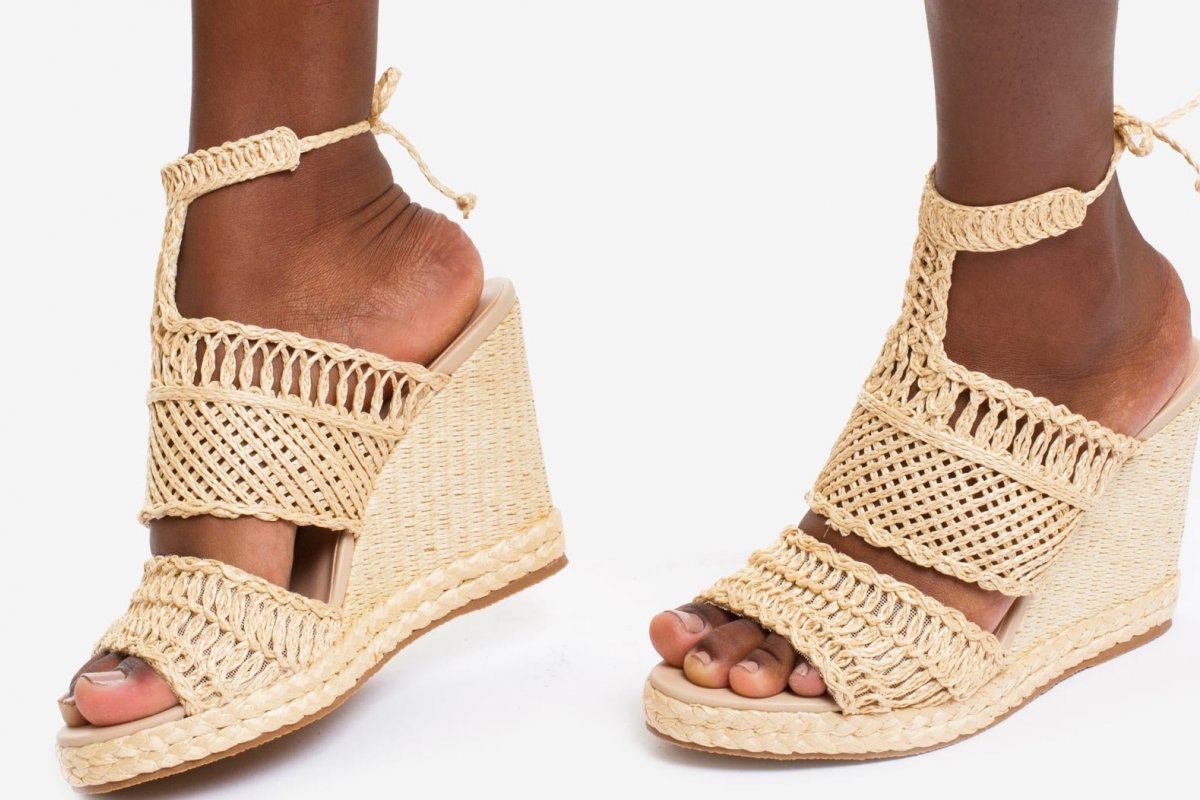 Moda rústica: Sandália de palha é tendência