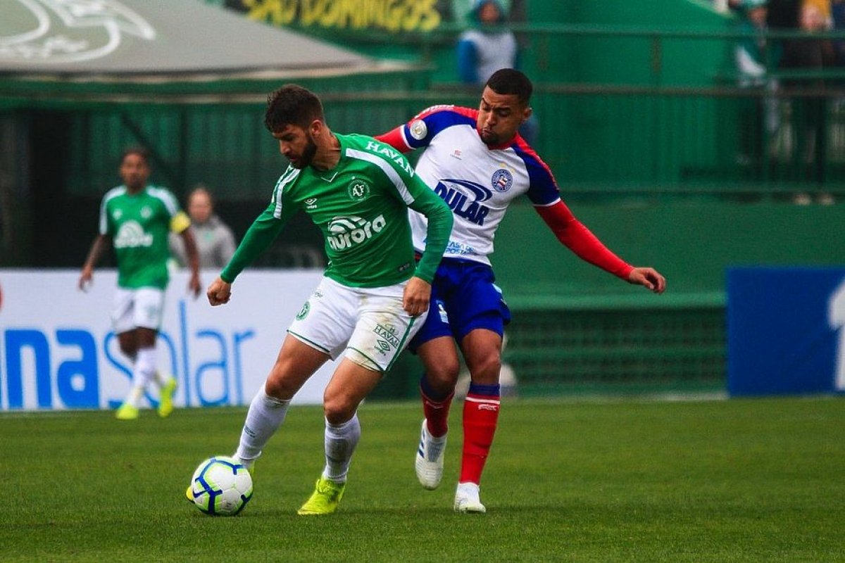 Bahia empata com Chapecoense e aumenta sequência sem triunfos