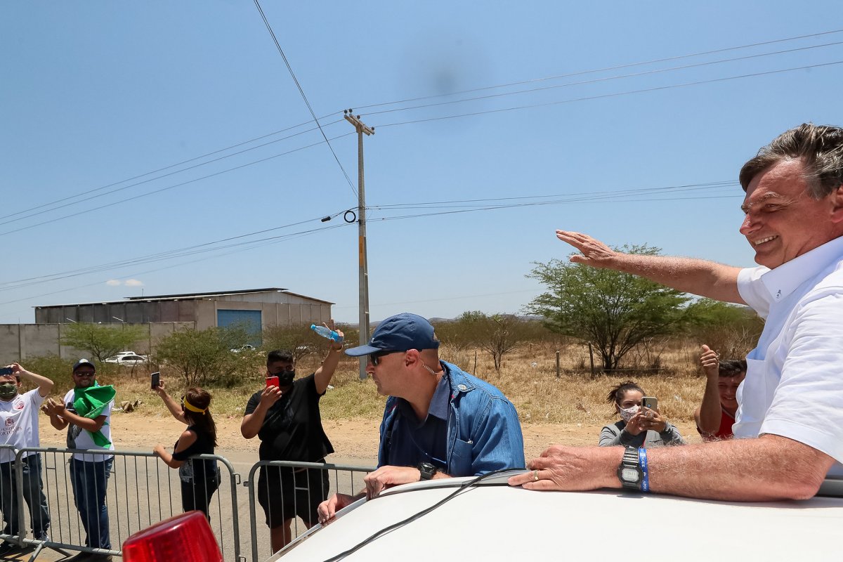 Video: Em Pernambuco, Bolsonaro pede que eleitores votem em prefeitos que sejam comprometidos com a família e com Deus