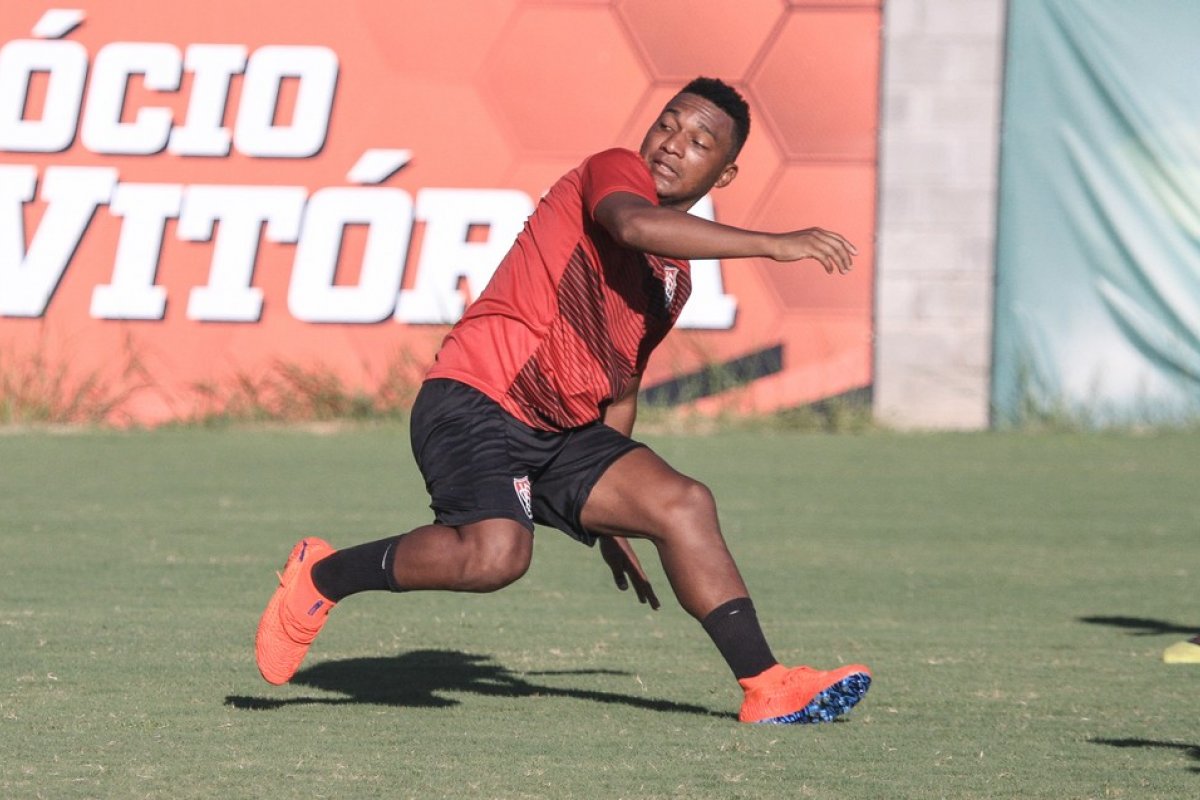 Emprestado ao Remo até final da série C, Eron renova contrato com Vitória até 2022