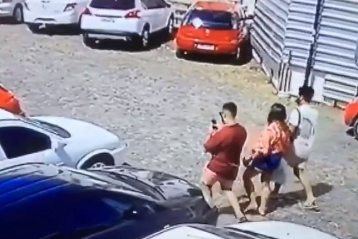 Dupla assalta turistas no Centro Histórico de Salvador