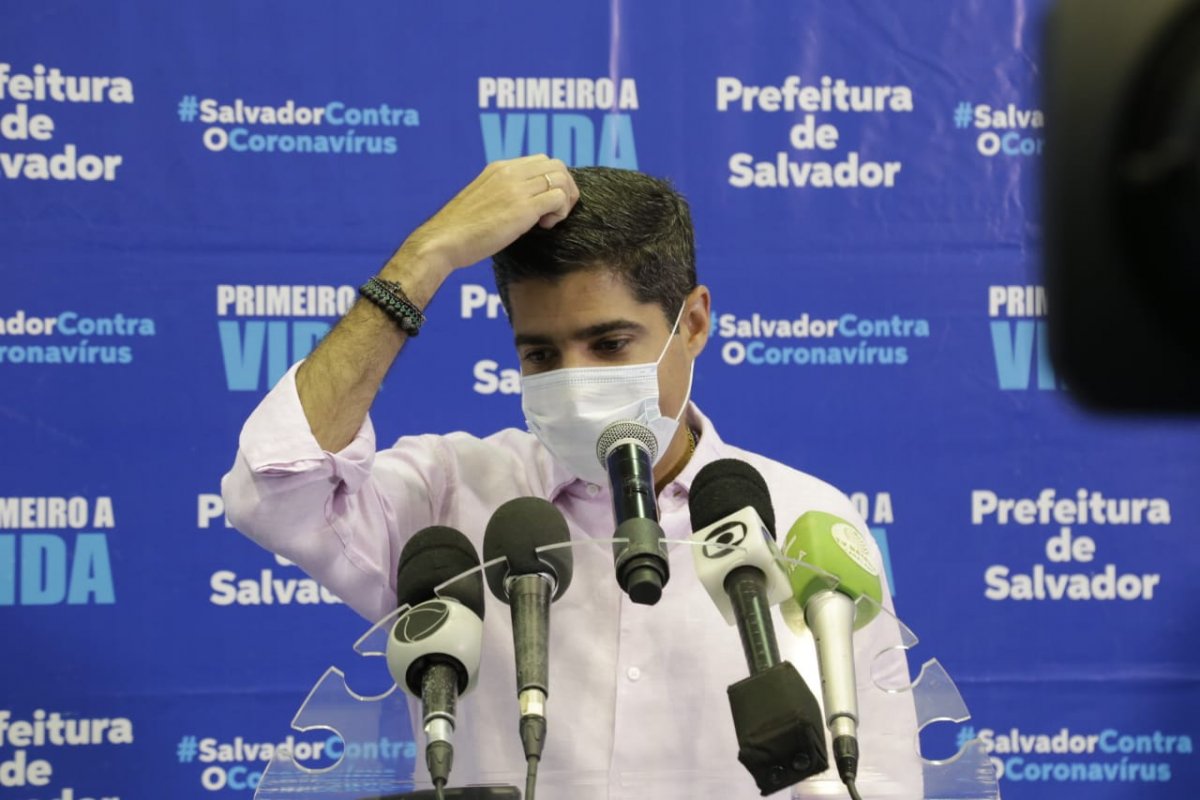 Neto diz que debate foi reprise do filme "Os Caras de Pau"