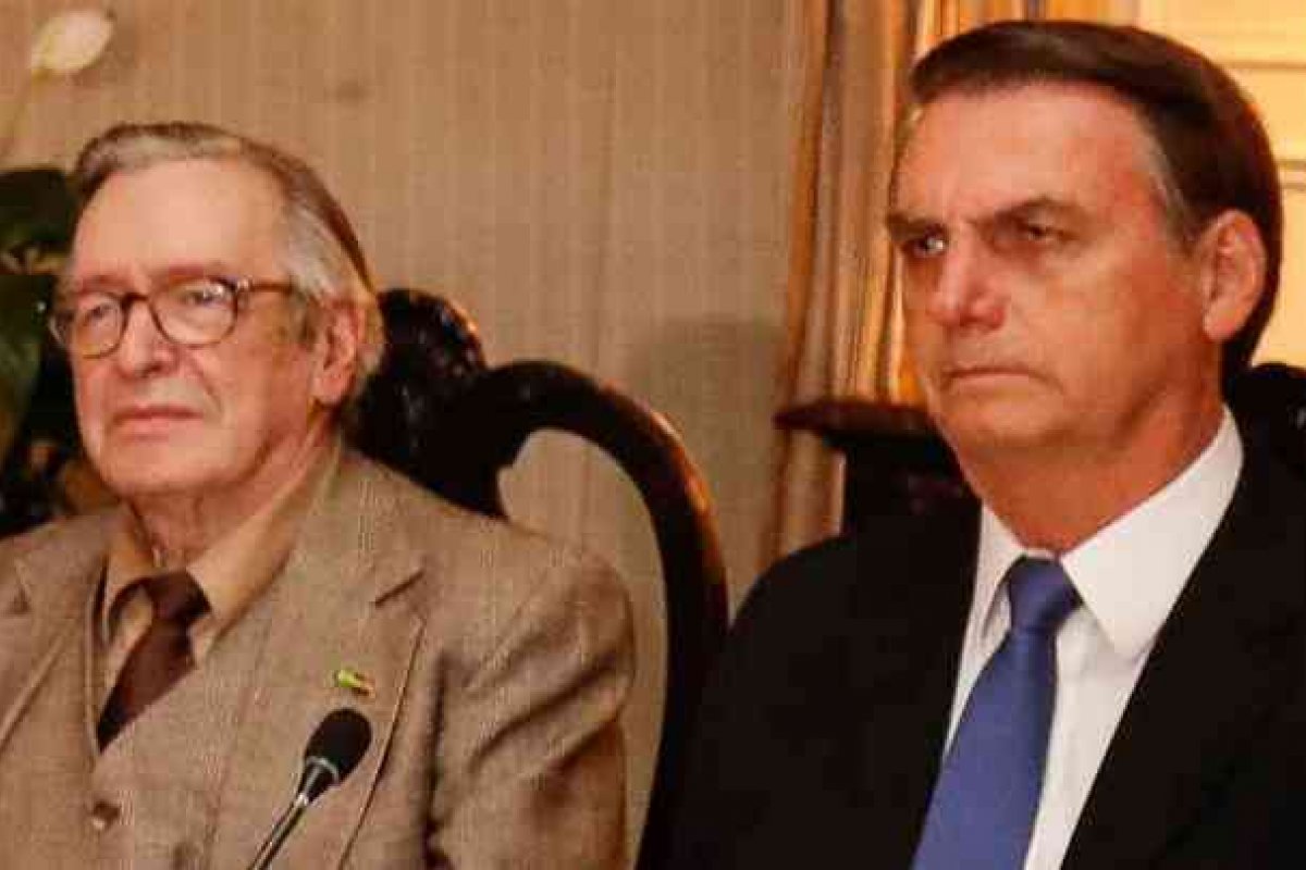 Olavo sugere no Twitter que Bolsonaro indique Zé Dirceu para ministro do STF