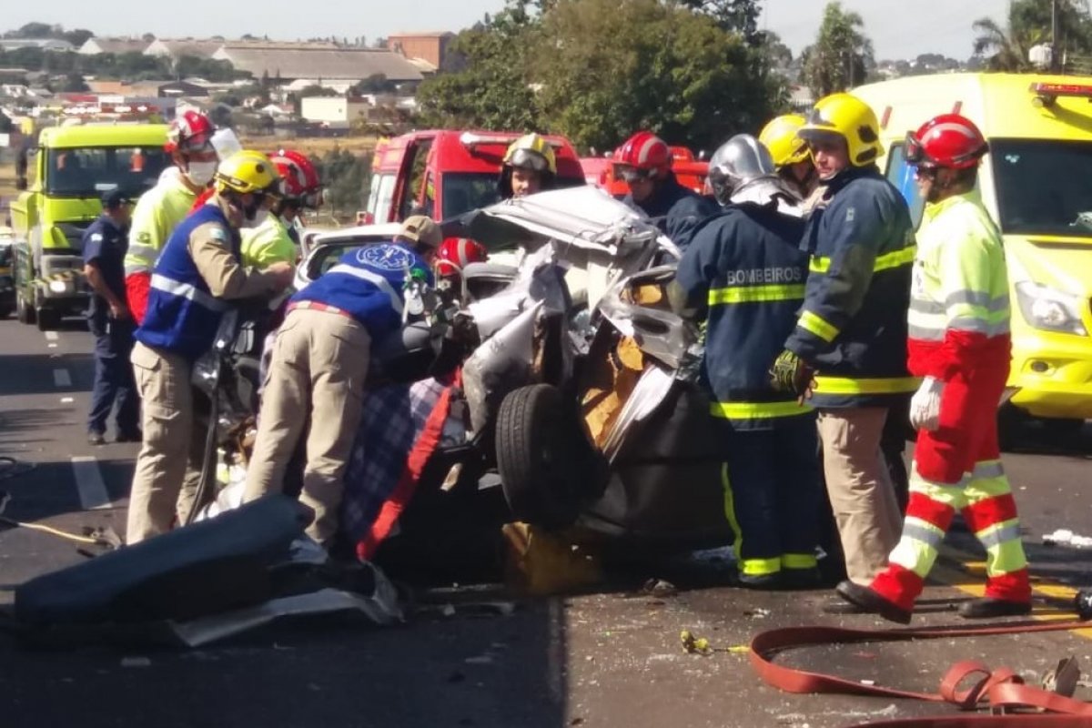 Acidente deixa ao menos três mortos na BR-277