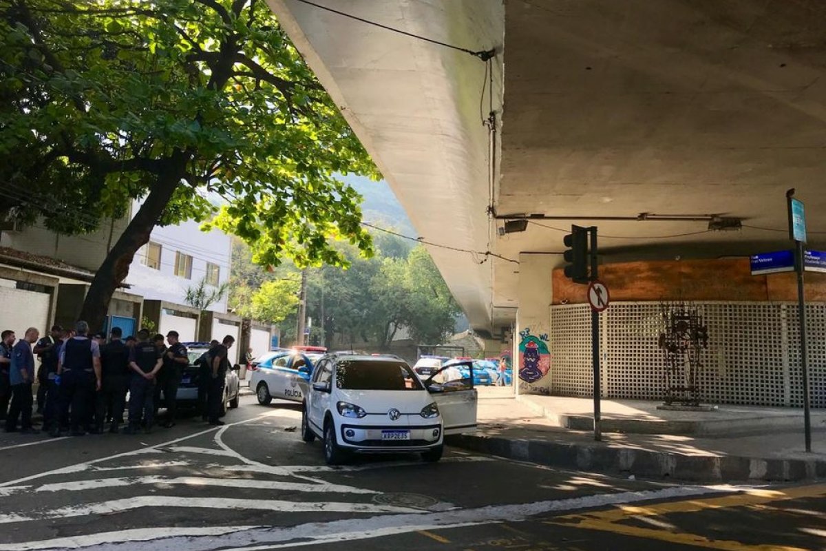 Duas pessoas morrem esfaqueadas por morador de rua na Zona Sul do Rio