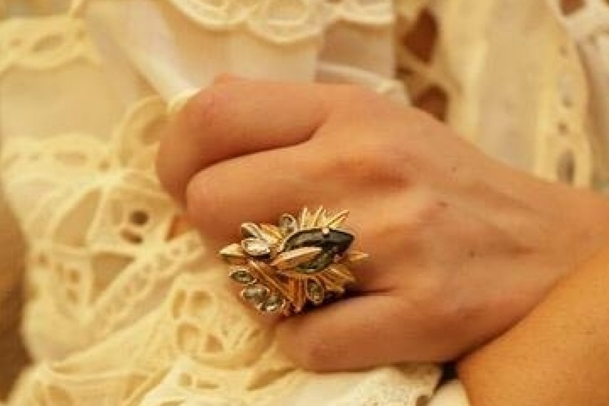 Claudia Arbex lança coleção Raízes celebrando o tempo