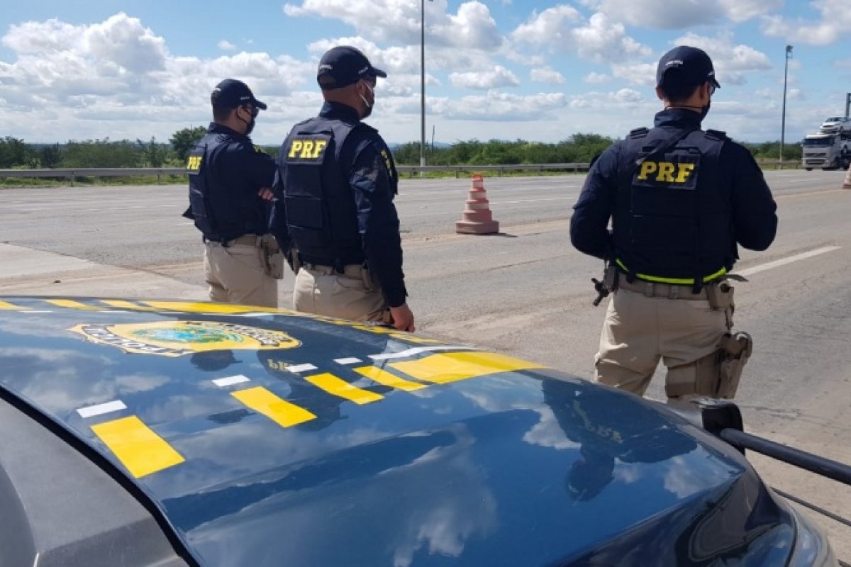 PRF mantém fiscalização rigorosa e intensifica policiamento preventivo de trânsito