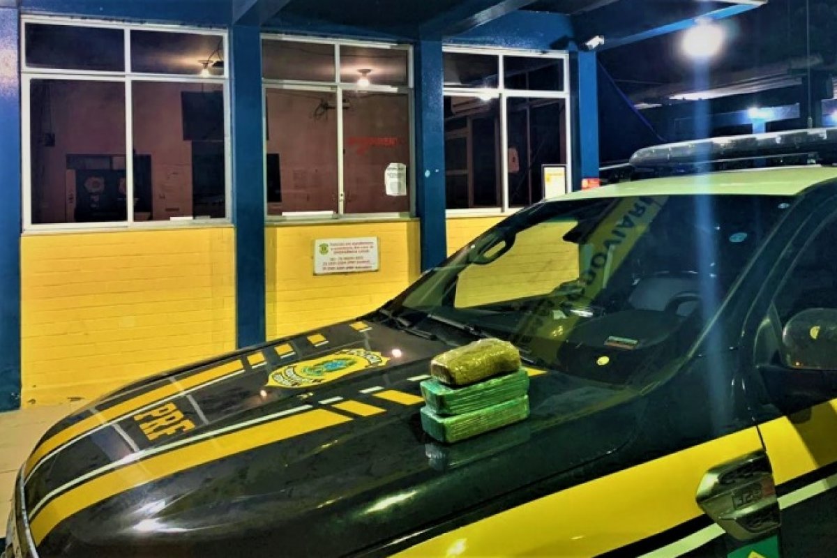 Homem é preso com drogas dentro de mochila enquanto viajava