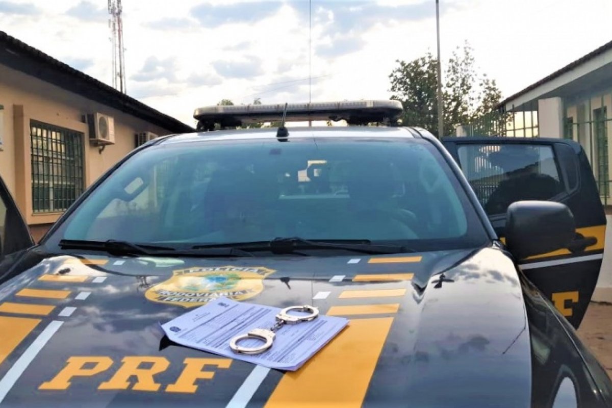Homem acusado de matar uma pessoa em Pernambuco é preso após fiscalização da PRF