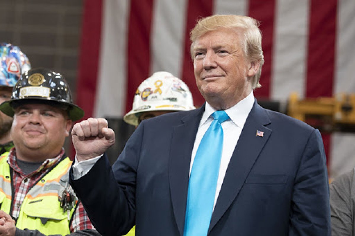 Trump tem melhora mas ainda corre perigo, diz boletim médico