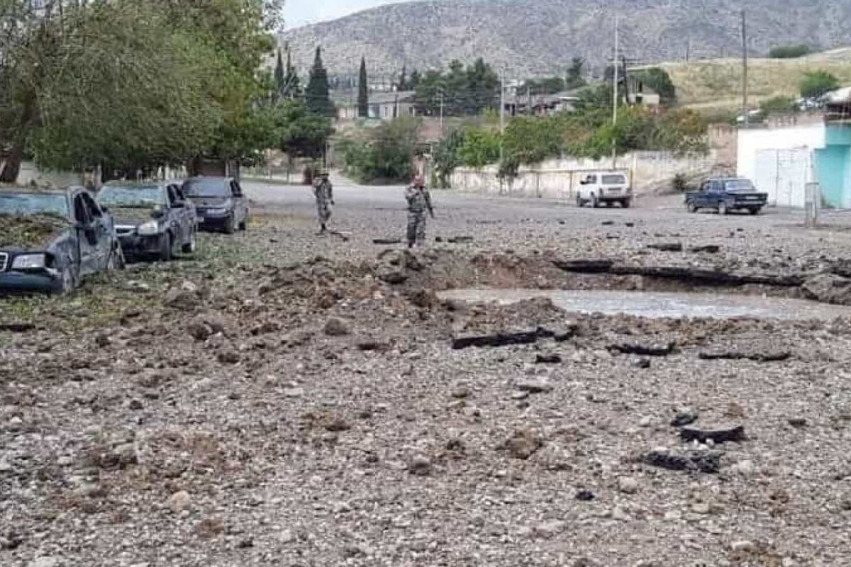 Azerbaijão diz que as Forças Armadas da Armênia voltaram a fazer bombardeios em suas cidades