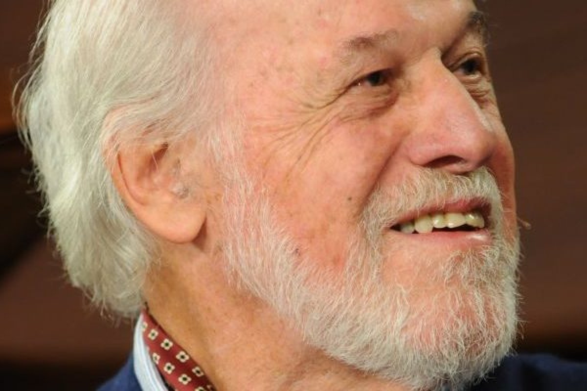 Morre aos 87 anos, o musicólogo e jornalista Zuza Homem de Mello