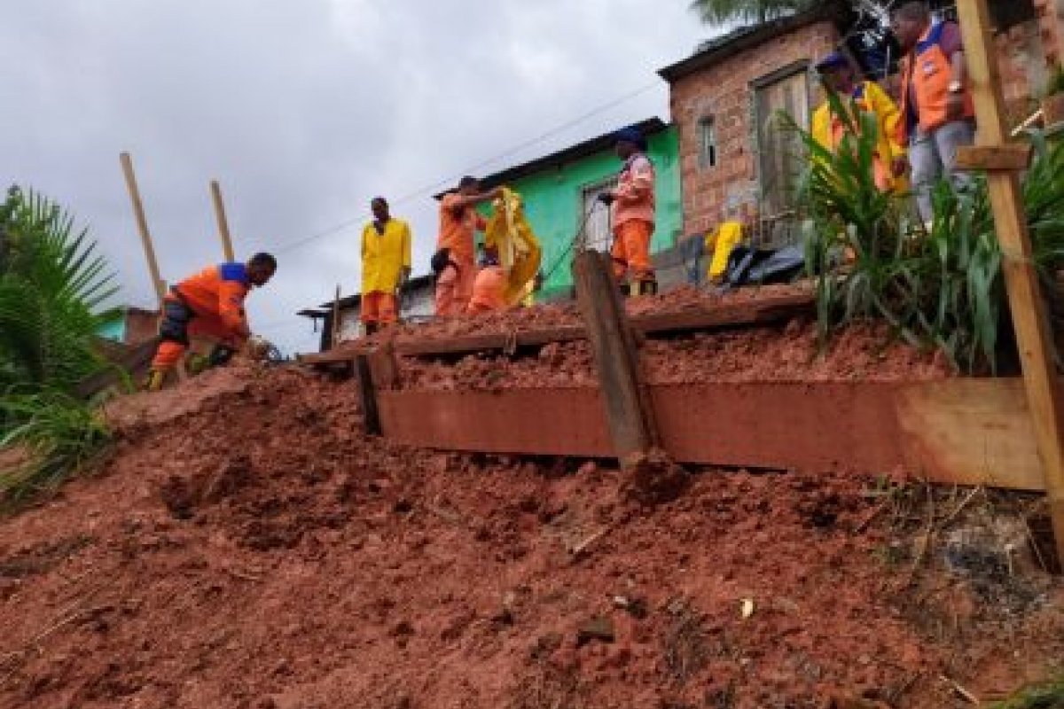 Casas são interditadas em Camaçari
