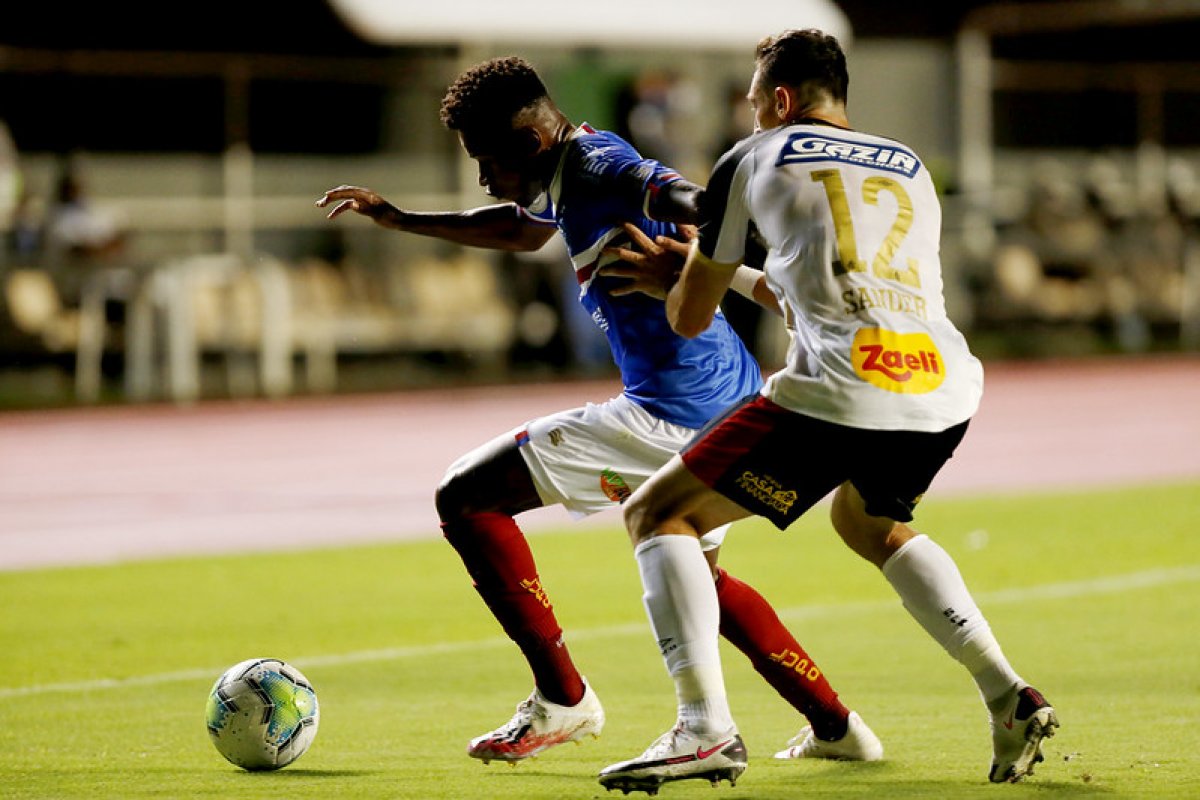 Bahia cresce de rendimento no segundo tempo mas é derrotado pelo Sport em Pituaçu