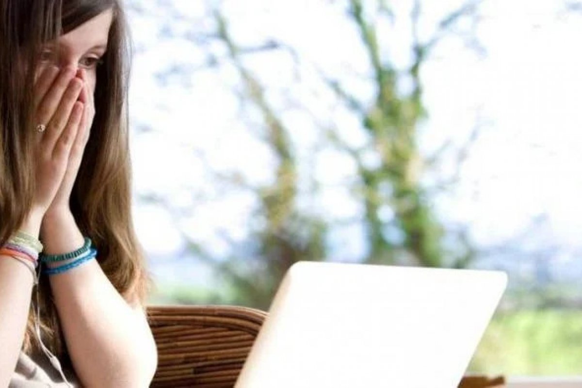 77% das garotas brasileiras já sofreram assédio pelas redes sociais, aponta estudo