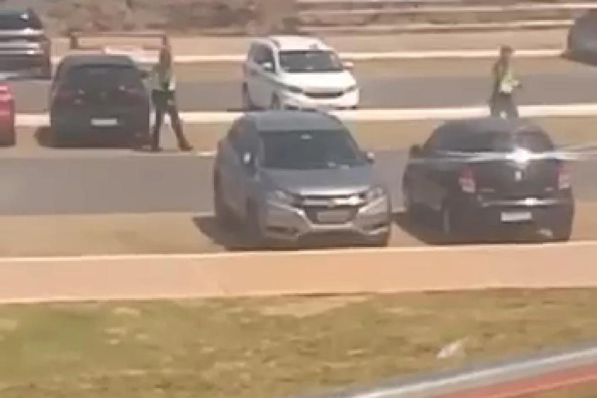 Vídeo: supostos carros multados em orla de Salvador gera revolta