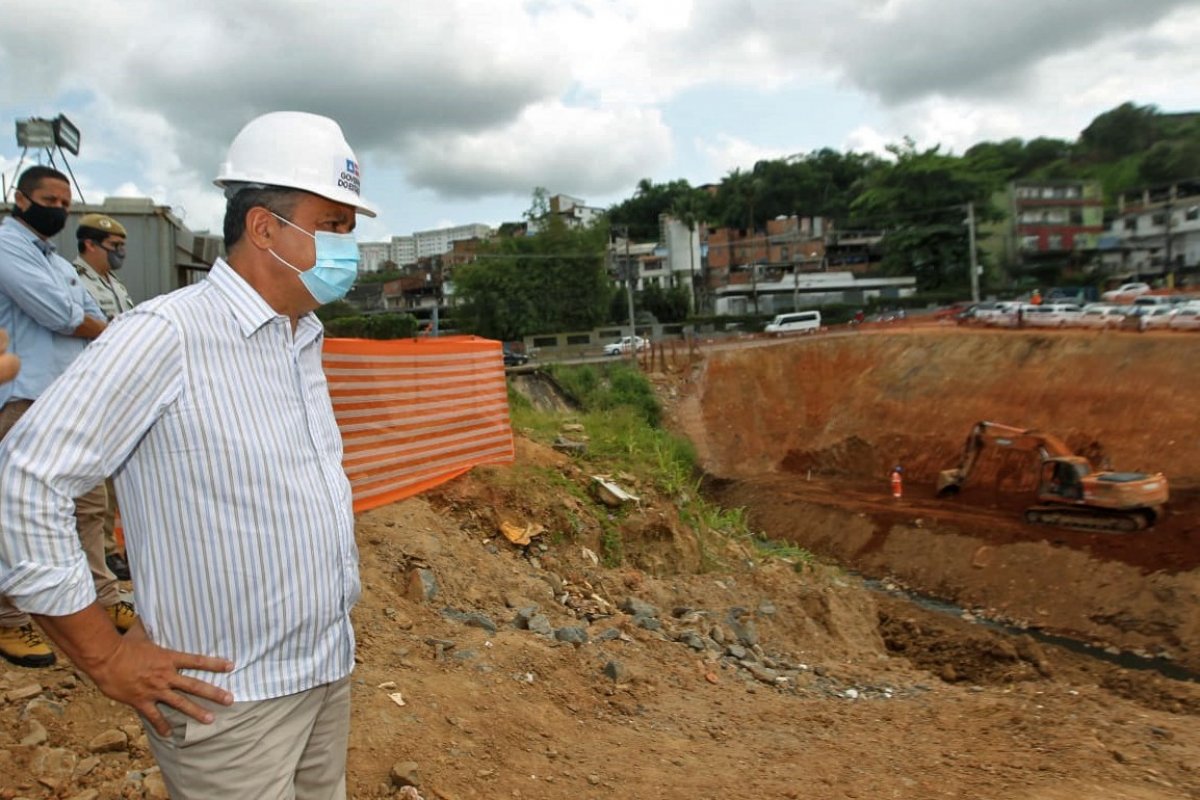 Rui visita obra da nova linha que irá ligar orla de Salvador ao Subúrbio