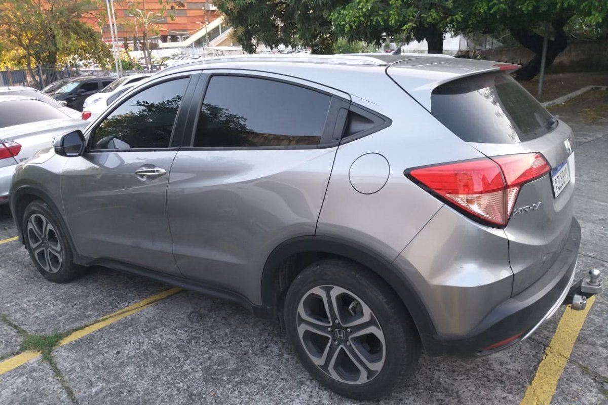 Homem é preso com carro roubado no bairro de Pirajá, em Salvador