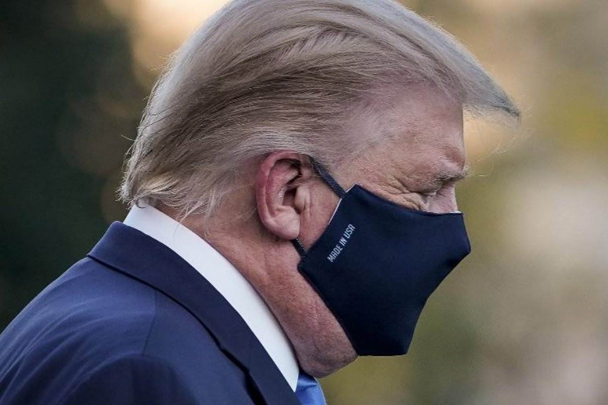 Após testar positivo, Trump sai do hospital e pede: 'Não tenham medo da covid'