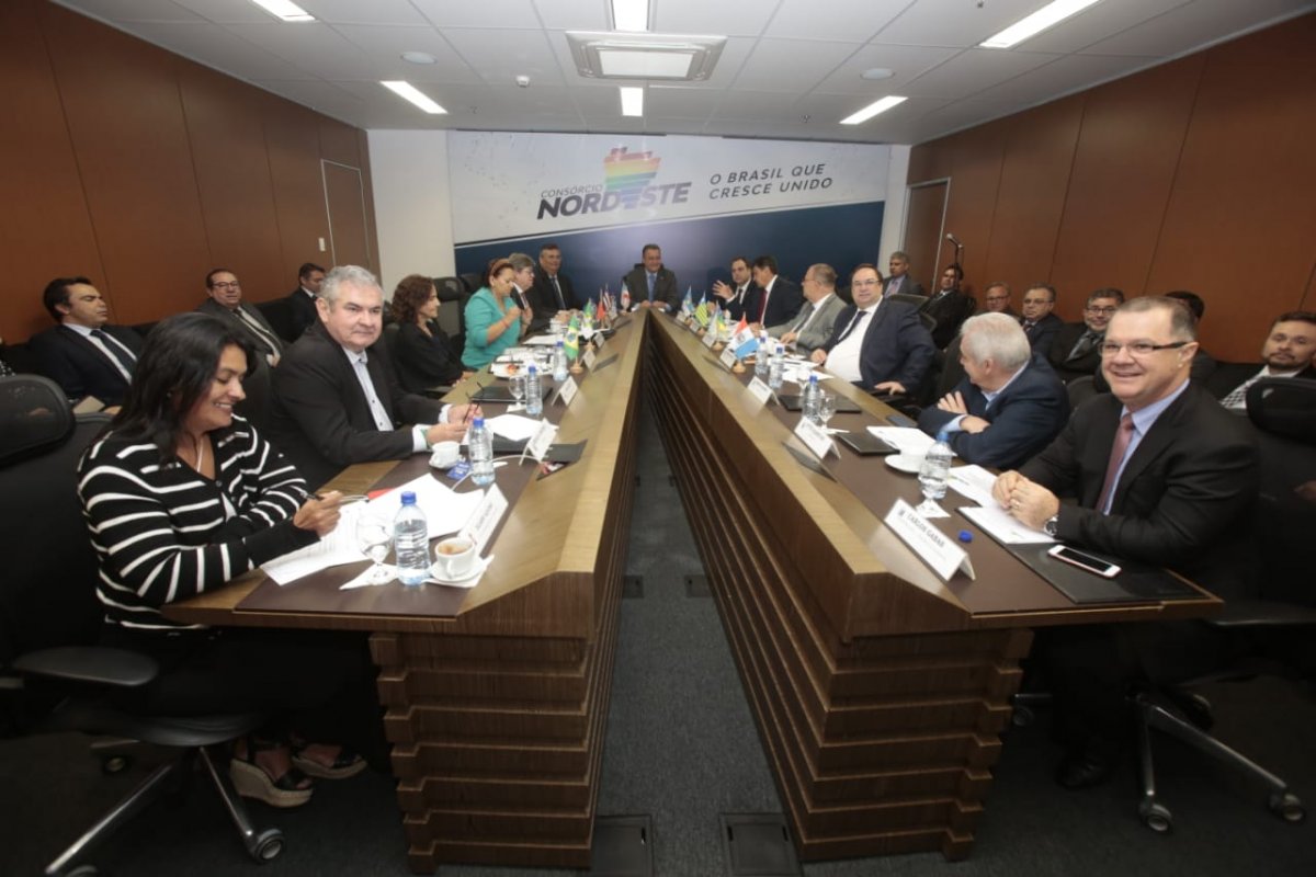 Governadores do Nordeste se reúnem em Salvador