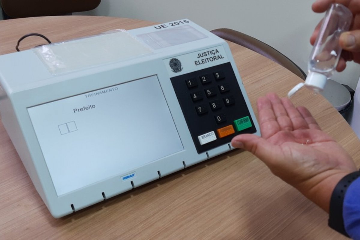 MP-BA: candidatos de Lauro de Freitas são orientados sobre normas sanitárias durante campanha eleitoral