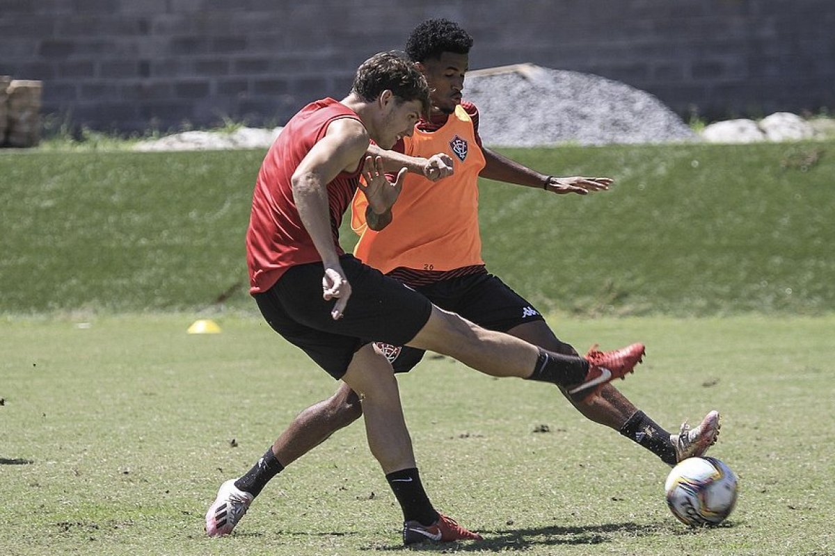 Com volta de Vico e Léo Ceará, Vitória recebe América-MG no Barradão