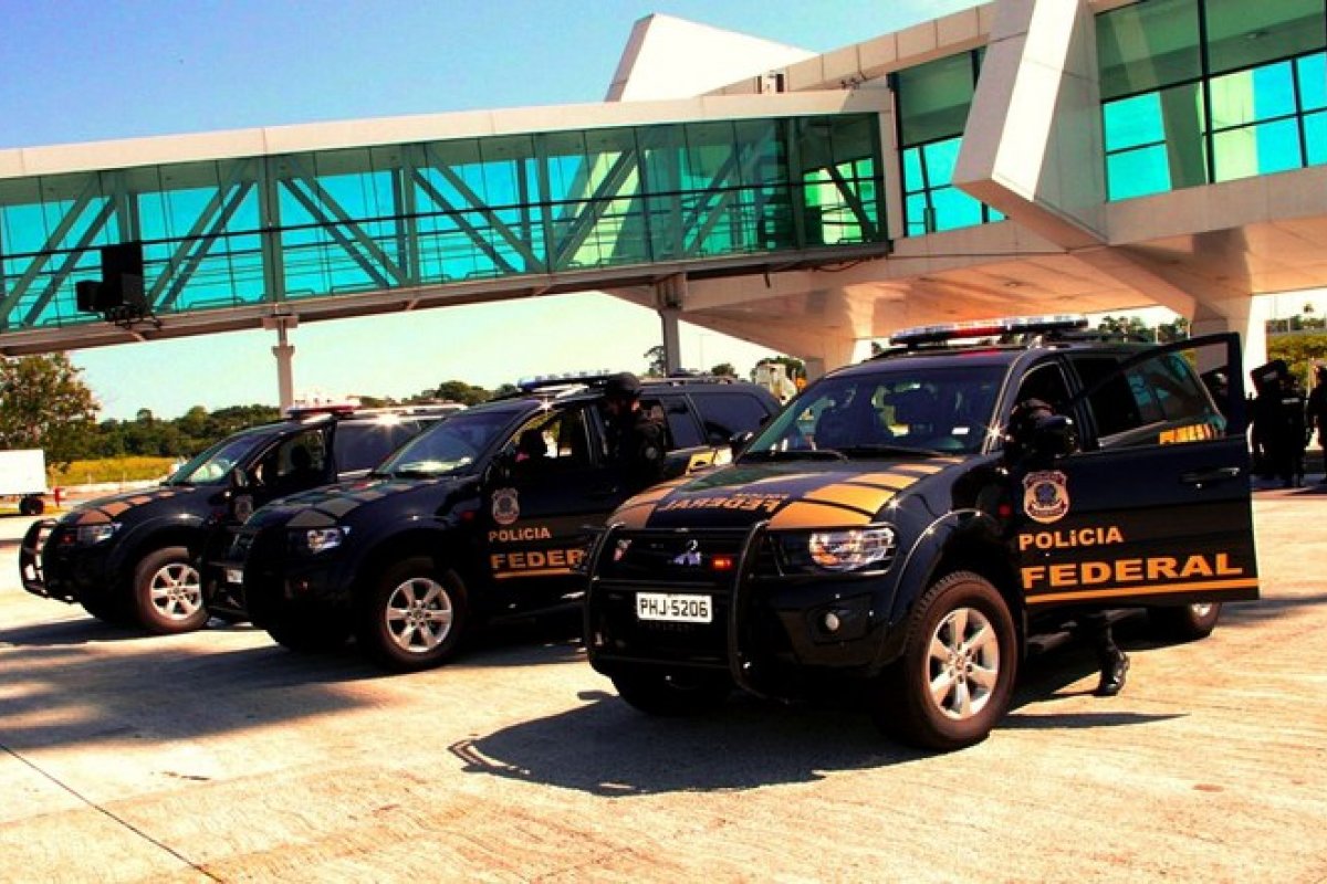 PF deflagra operação contra tráfico internacional de drogas em aeroporto de São Paulo