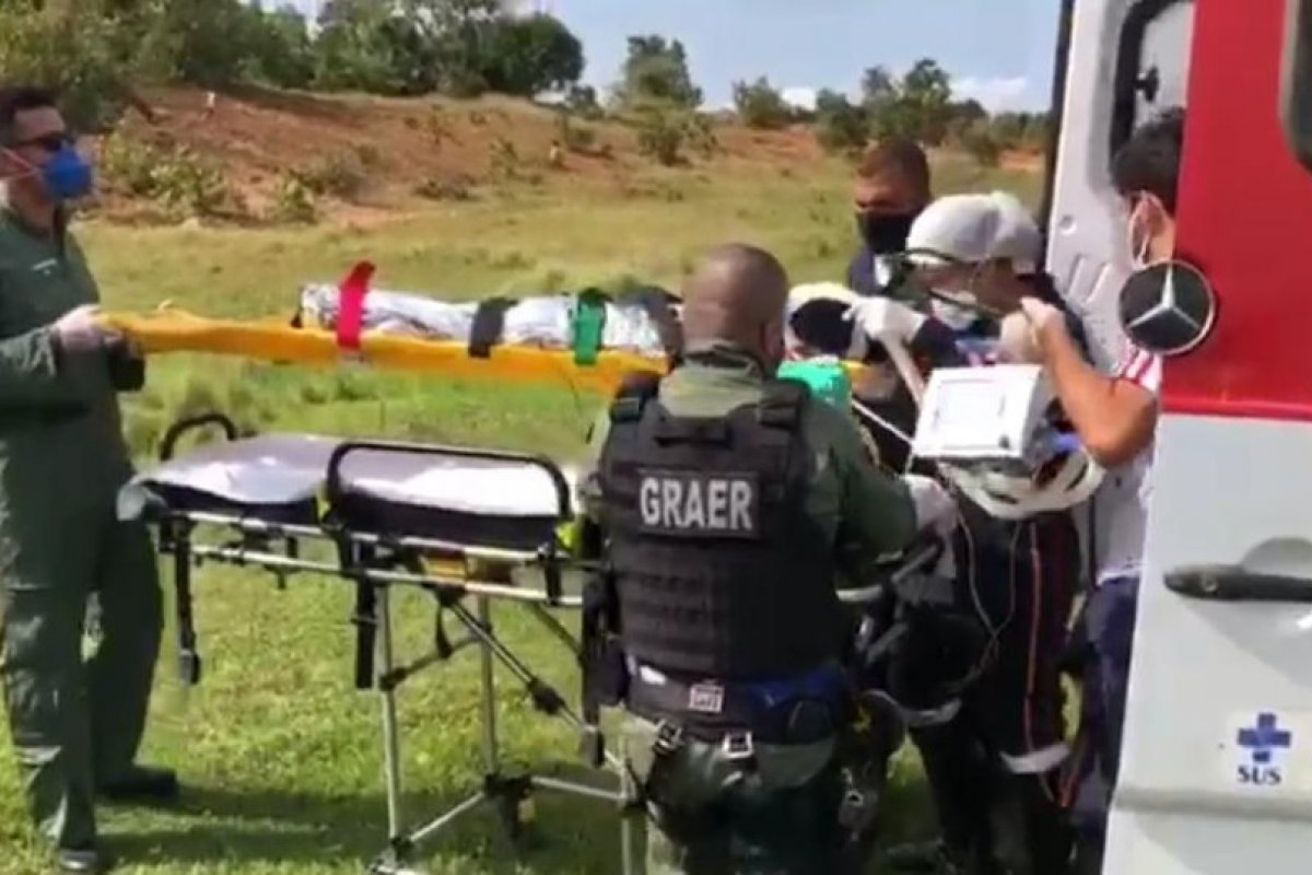 Criança de 4 anos cai de pilastra em Itaparica