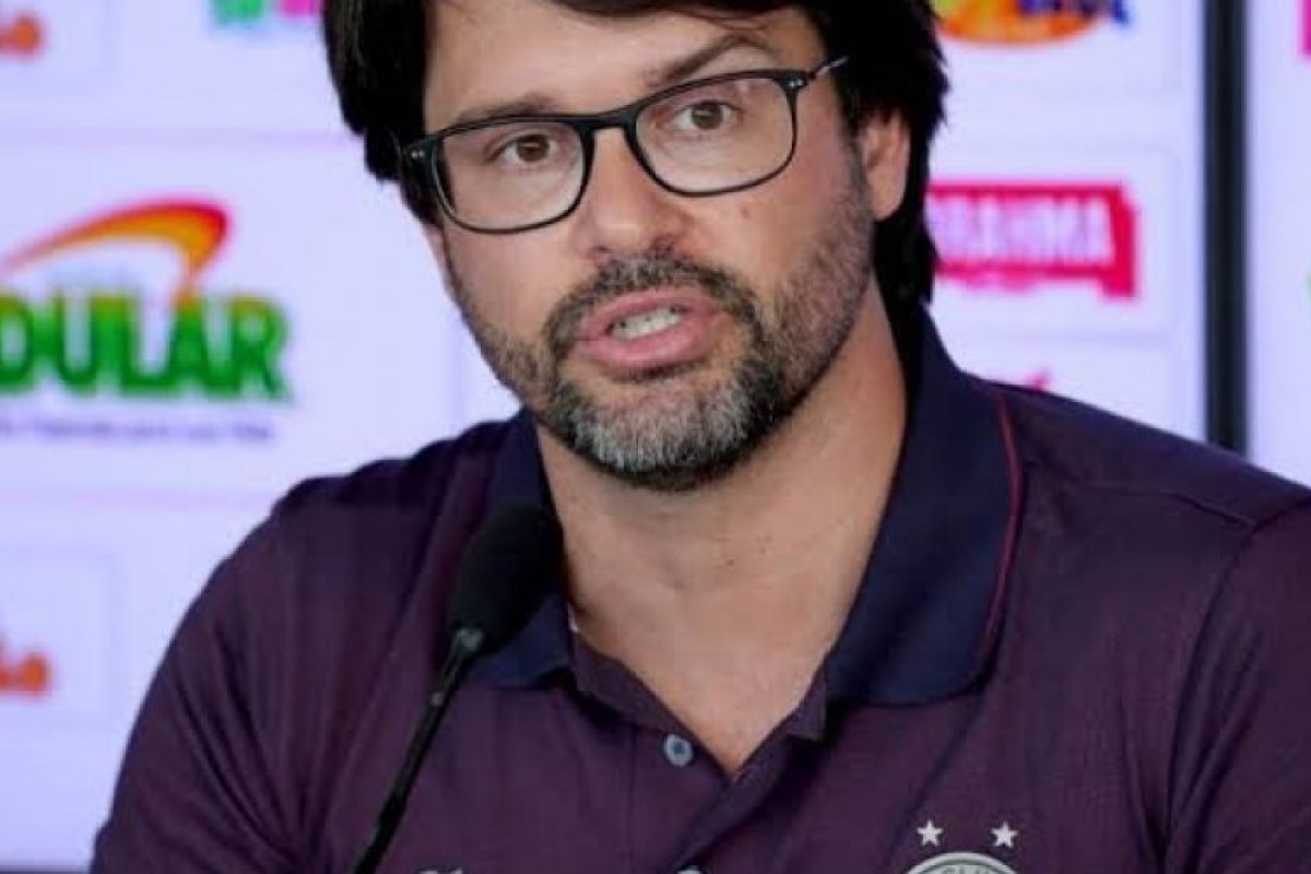 Guilherme Bellintani anuncia saída do volante Jadson