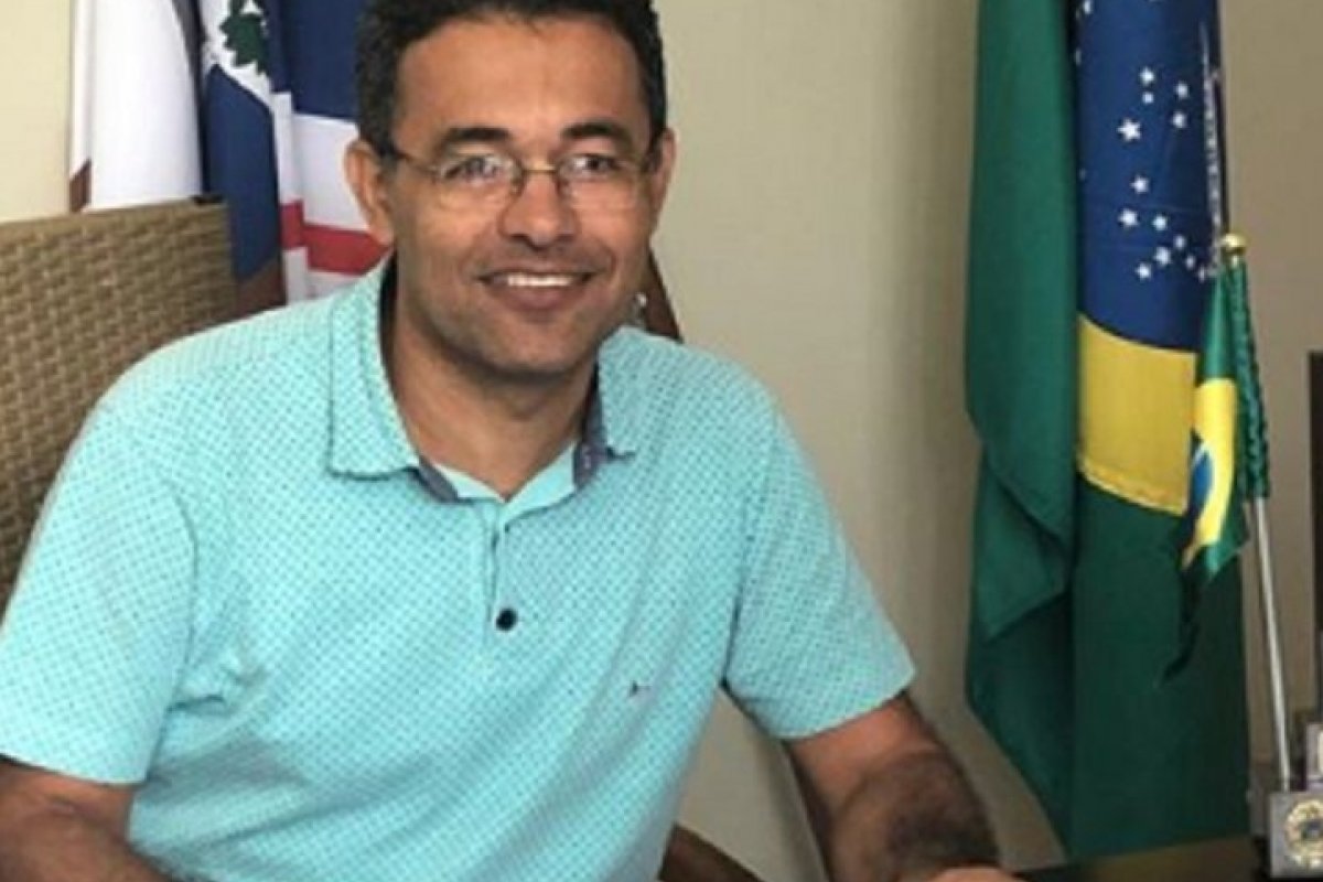 Prefeito de Itamaraju, na Bahia, é acusado de distribuir caixas d'água para moradores em período eleitoral