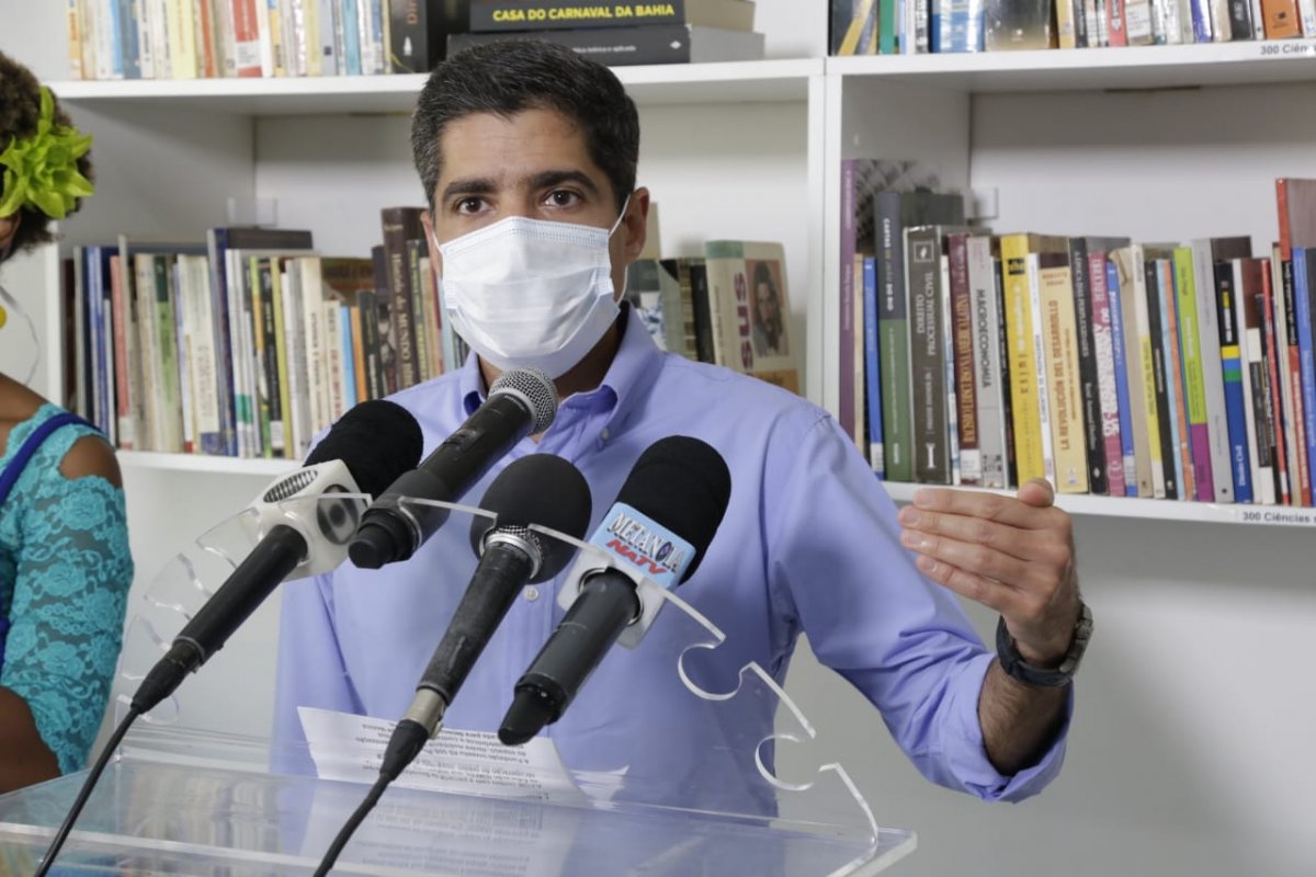 "Quem vai pagar a conta de ter 100% da frota de ônibus rodando?", rebate ACM Neto