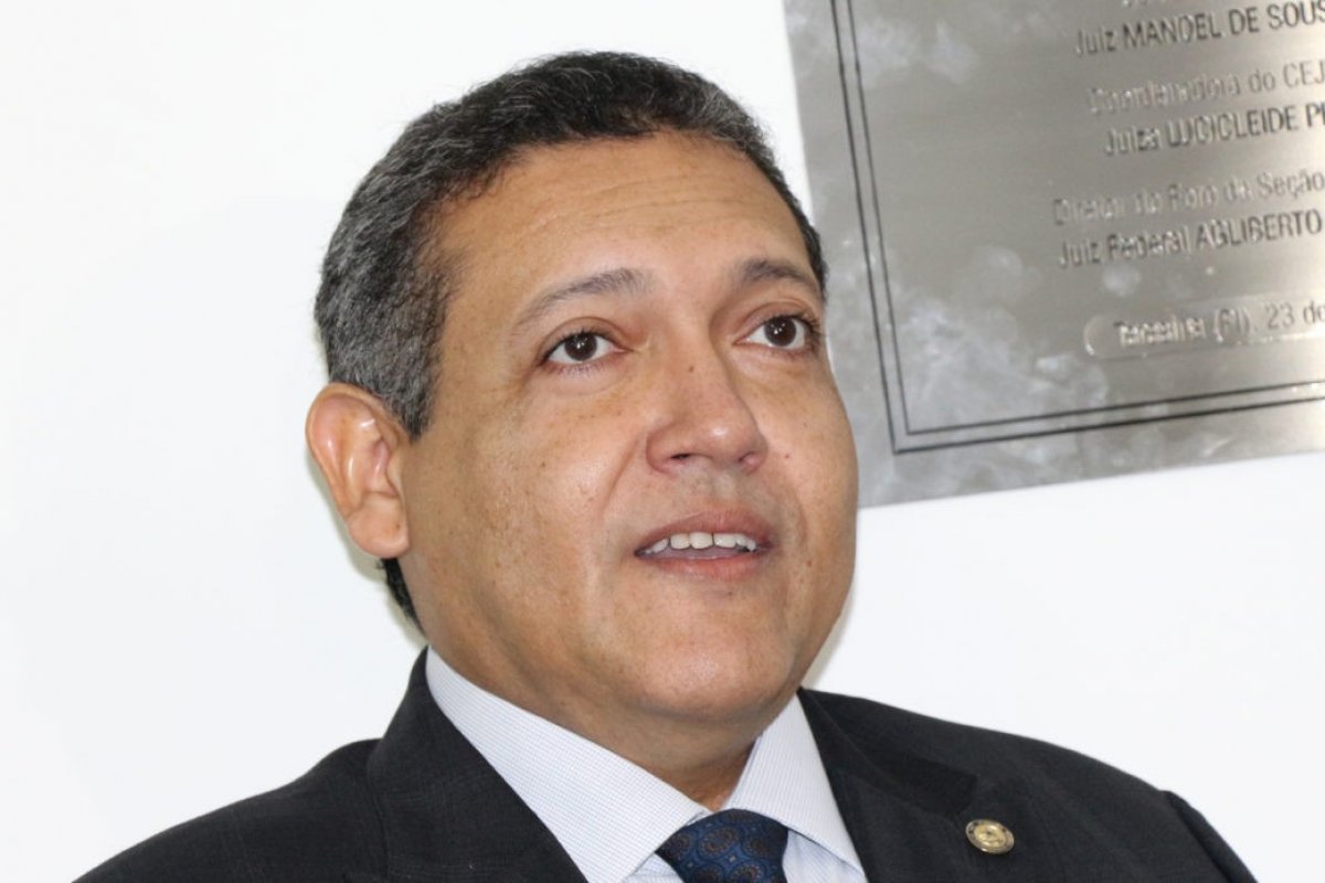 Indicado para assumir vaga no STF afirma que pós-graduação feita na Espanha tem molde diferente aos estudos no Brasil