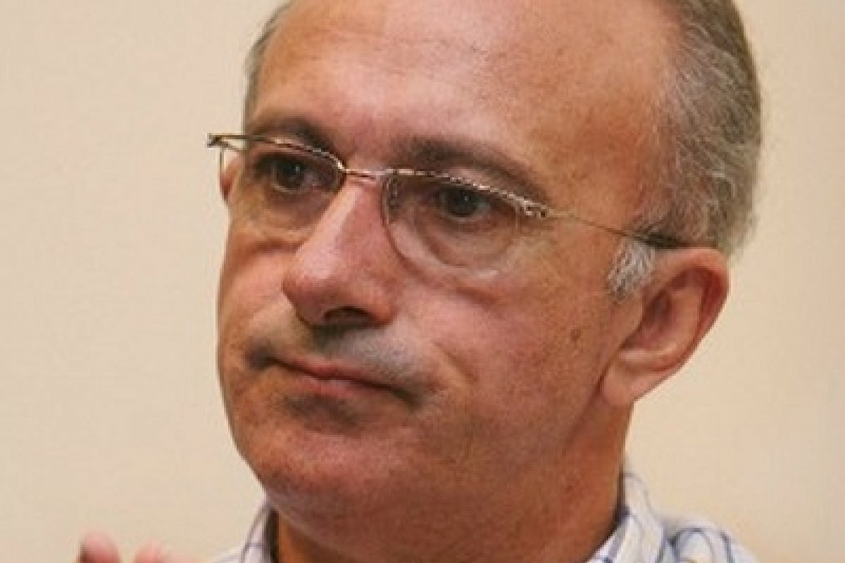 Ex-governador é preso em aeroporto tentando embarcar com arma na mochila