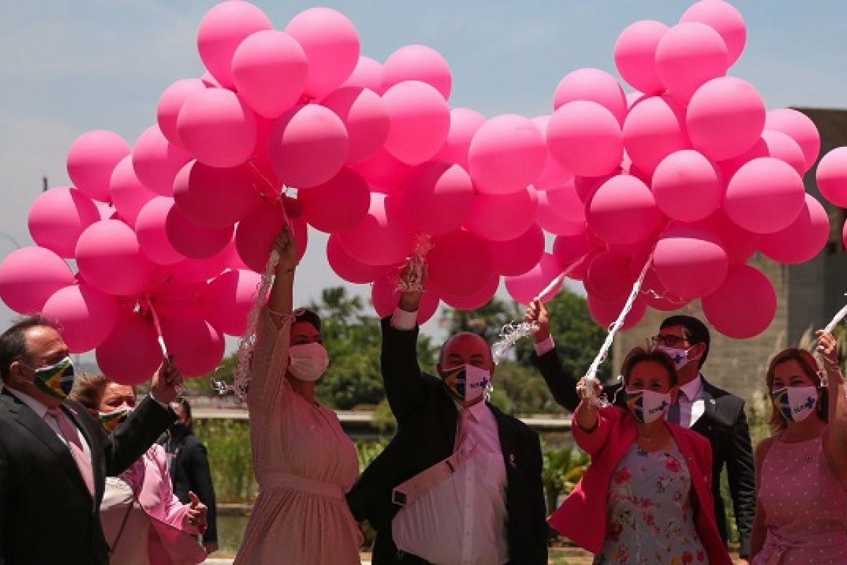 Outubro Rosa: Pandemia reduz número de mamografias neste ano