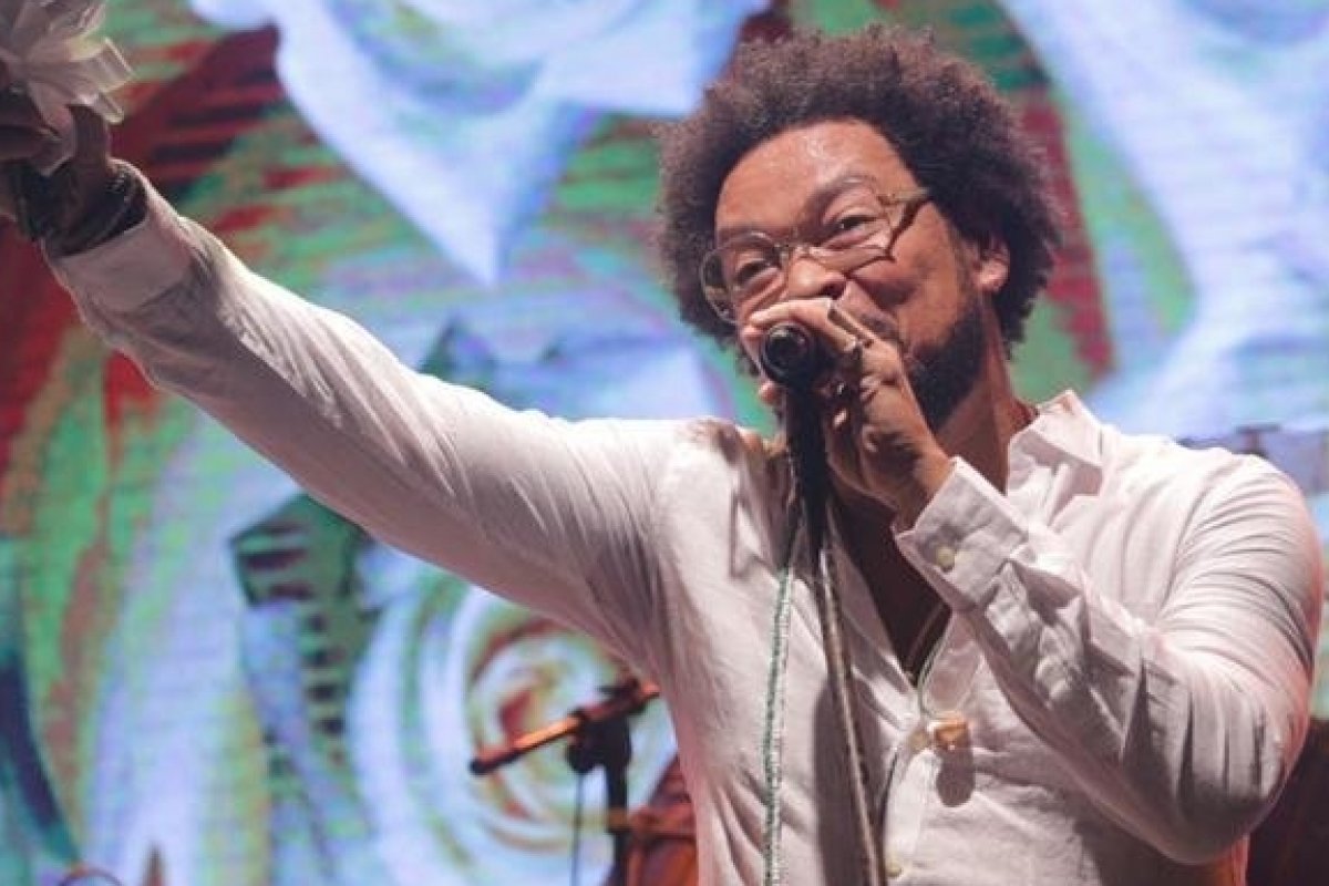 Jau lota Convento do Carmo no show “Baile da Rosa Branca”