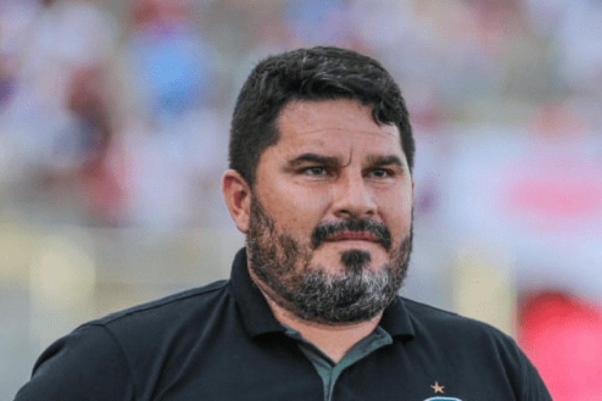 Vitória anuncia Eduardo Barroca como novo técnico