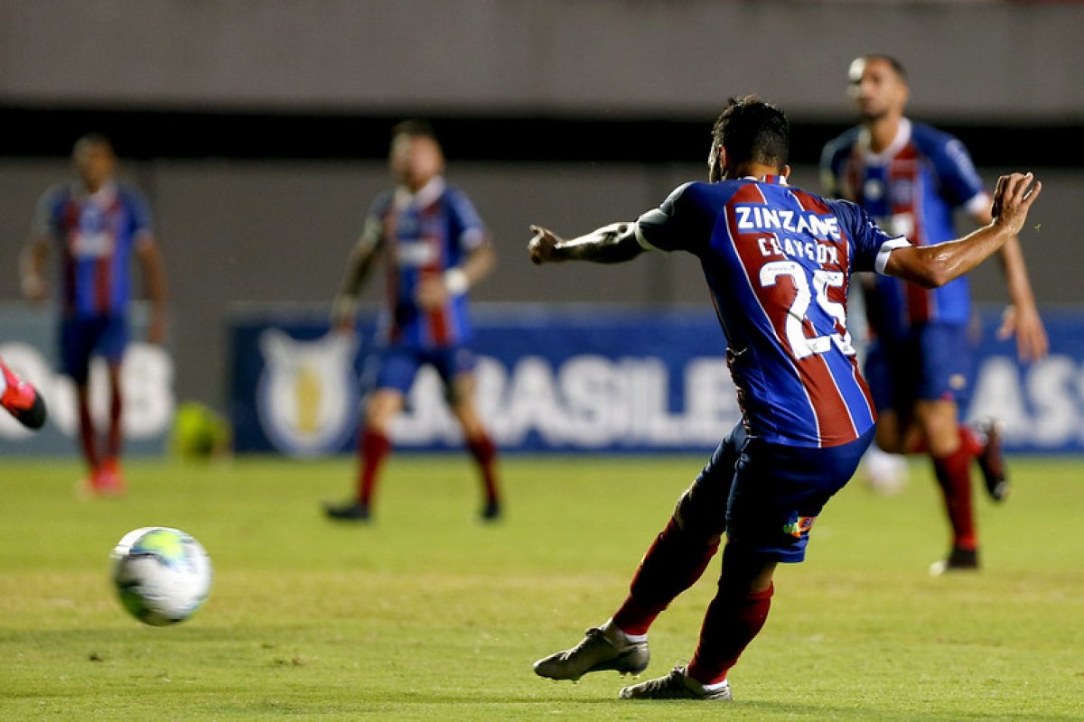 Bahia goleia Vasco em Pituaçu e dá salto na tabela de classificação