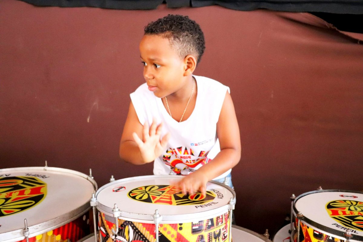 Neste sábado (10), Ilê Aiyê realiza oficina online de percussão para crianças