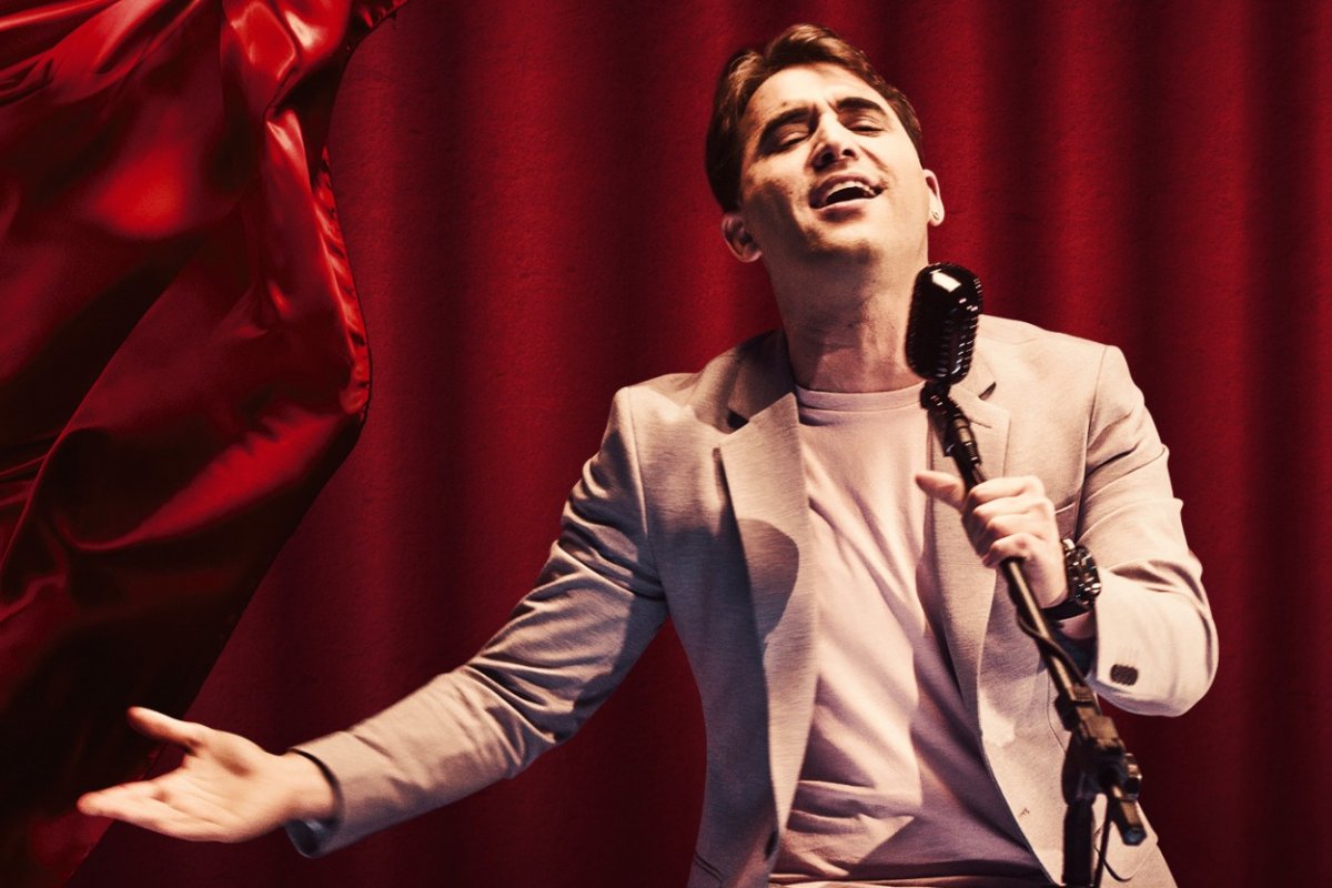 Cantor Tayrone lança clipe gravado em Salvador