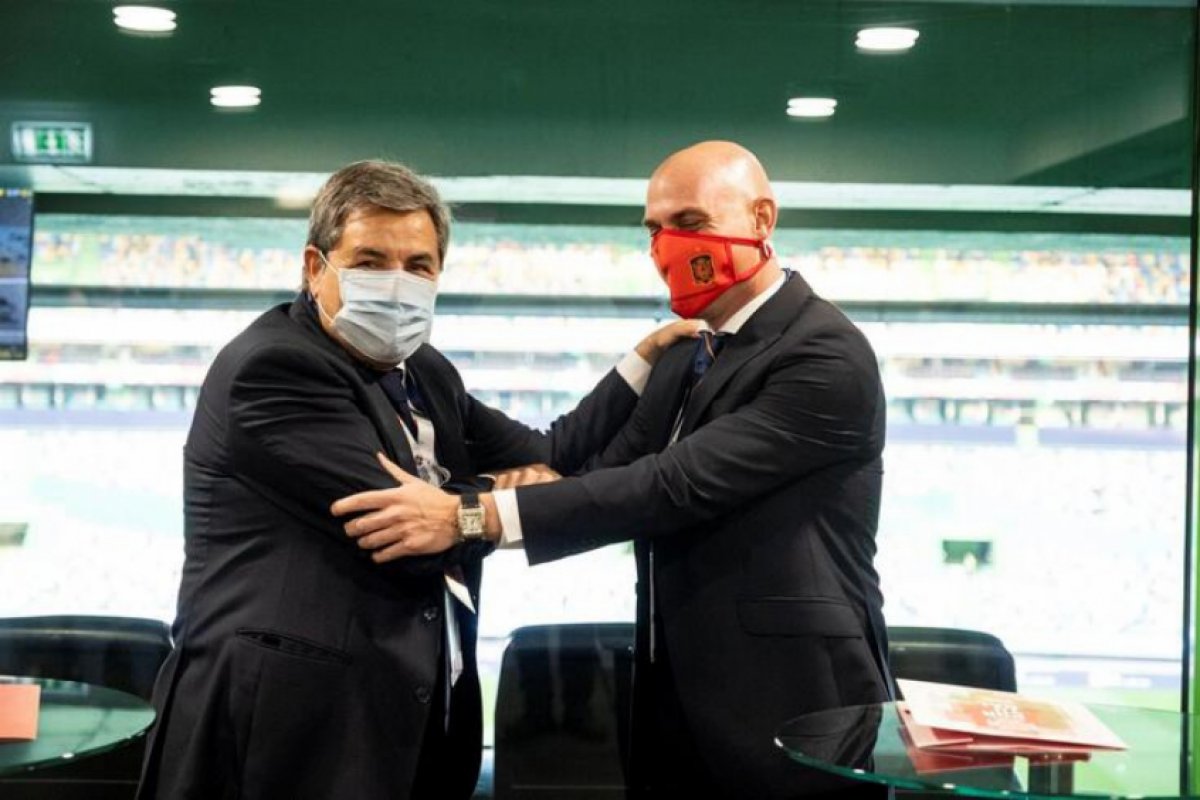 Portugal e Espanha assinam acordo para lançar candidatura conjunta para sediar Copa do Mundo de 2030