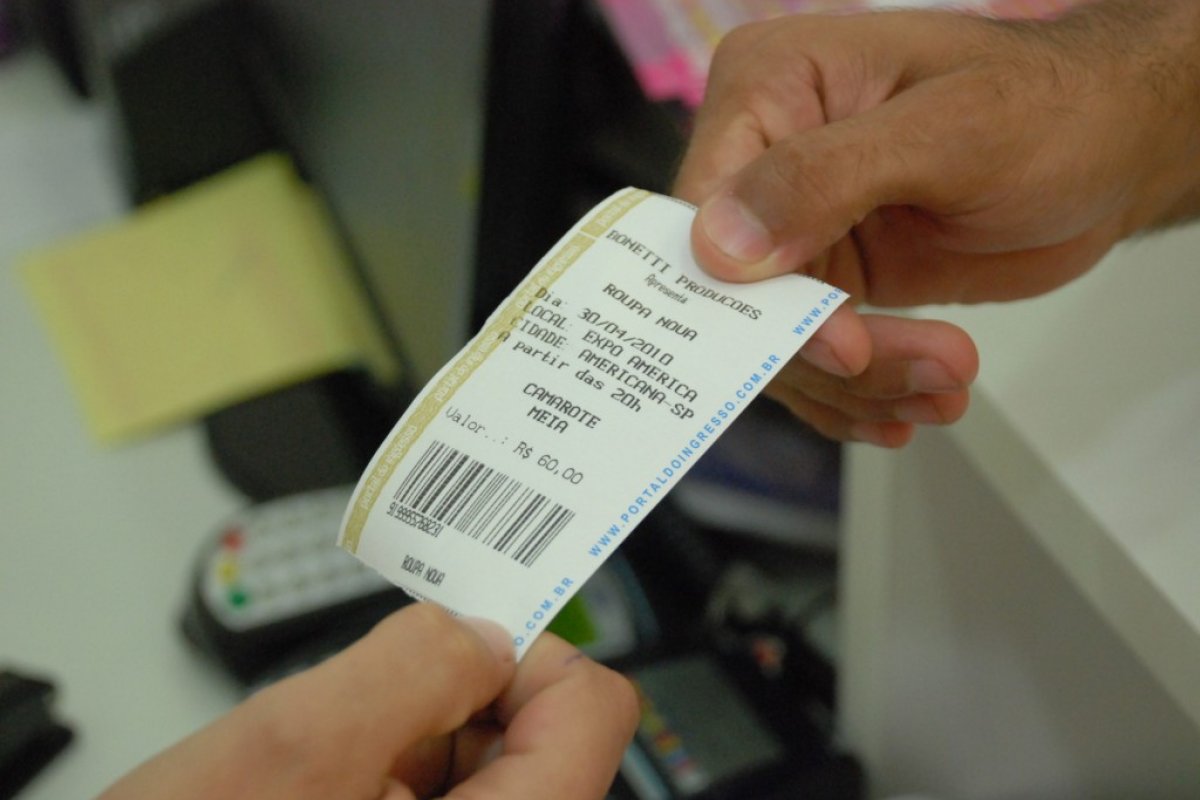 STJ considera legal cobrança de taxa de conveniência na venda de ingresso