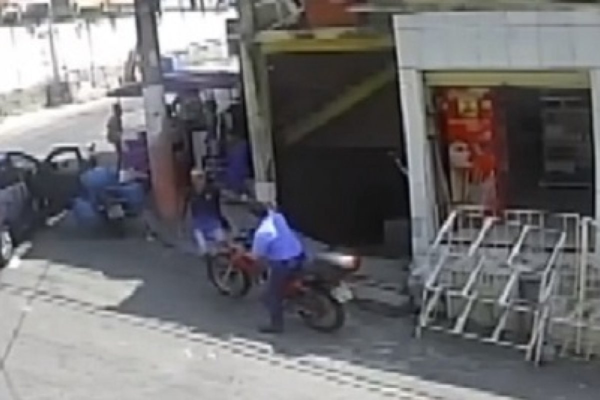 Homens assaltam moradores e fazem "arrastão" no bairro do Garcia, em Salvador