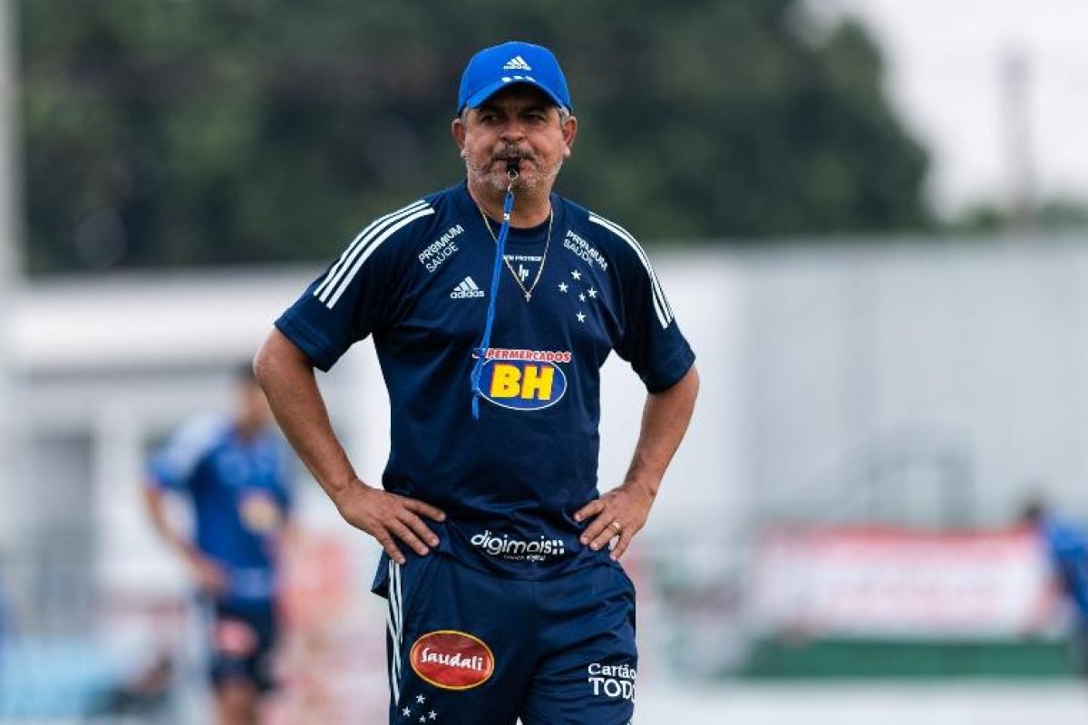 "Marca um amistoso valendo o título de Pior Time do mundo", diz Íbis sobre Cruzeiro
