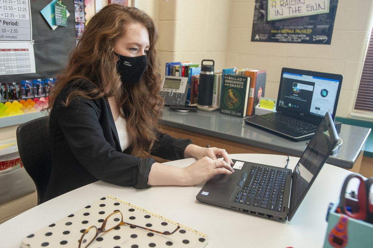 Ensinar, atuar e se adaptar