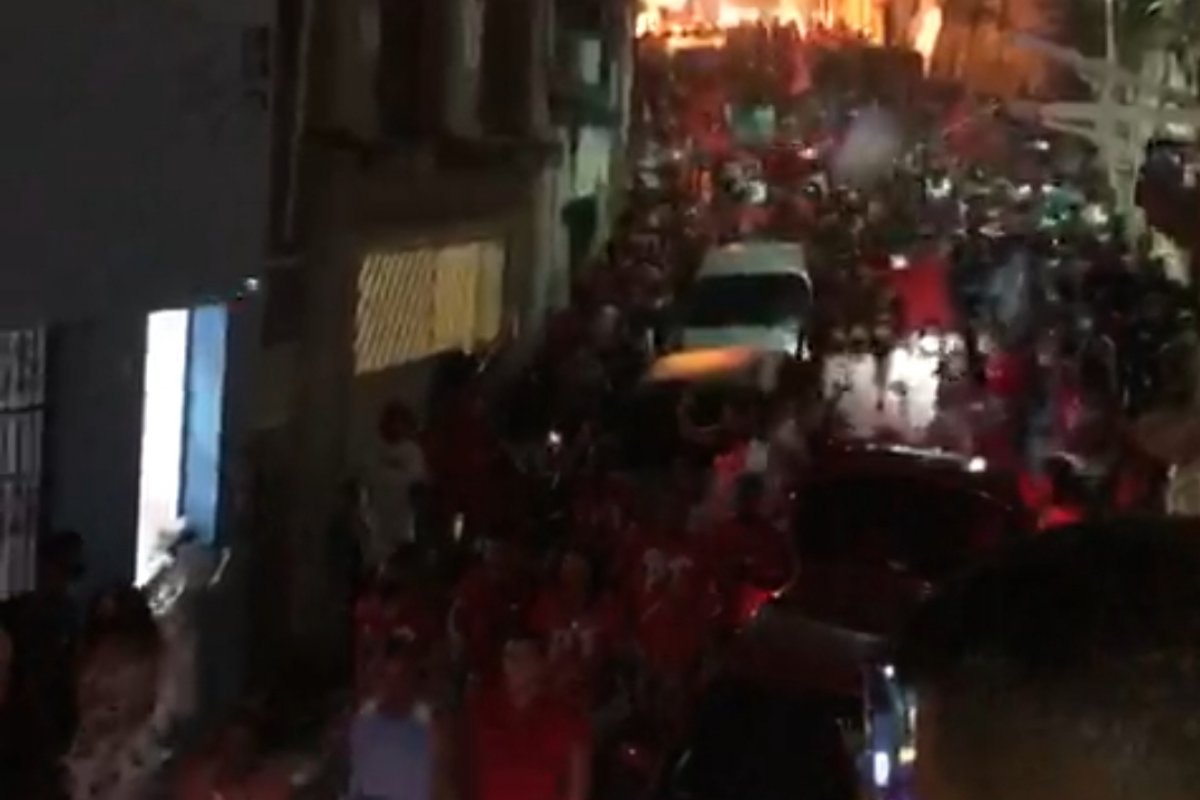 Vídeo: No mesmo dia que Rui Costa mantém estado de calamidade na Bahia, PT de Maragogipe faz aglomeração em campanha politica