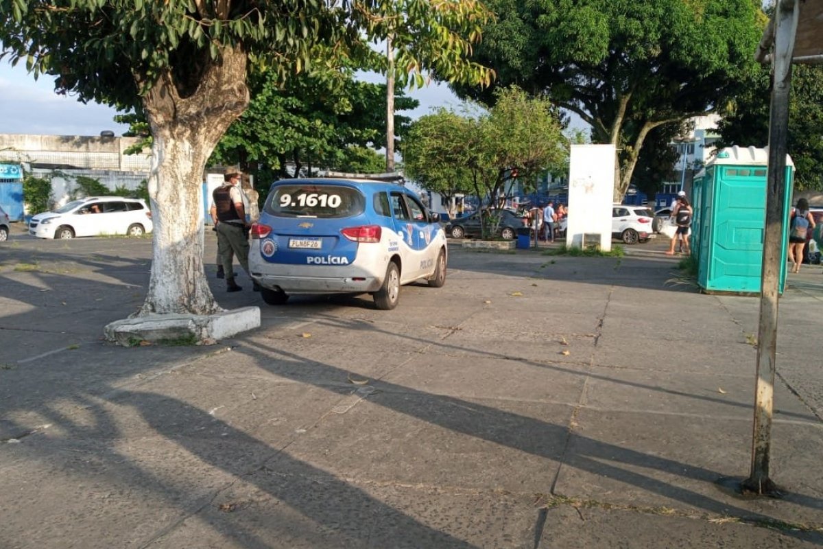 Dois homens são presos suspeitos de revender ingressos no terminal do Ferry Boat