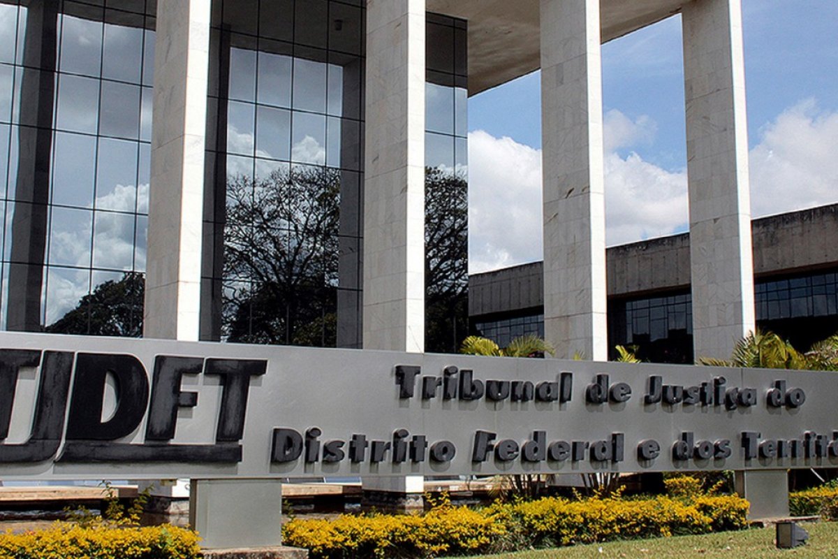 Professora do DF ganha prêmio por projeto que aborda violência contra a mulher