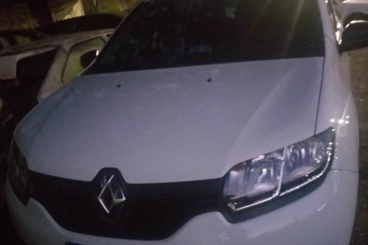 Homem é preso com carro roubado em bairro de Salvador