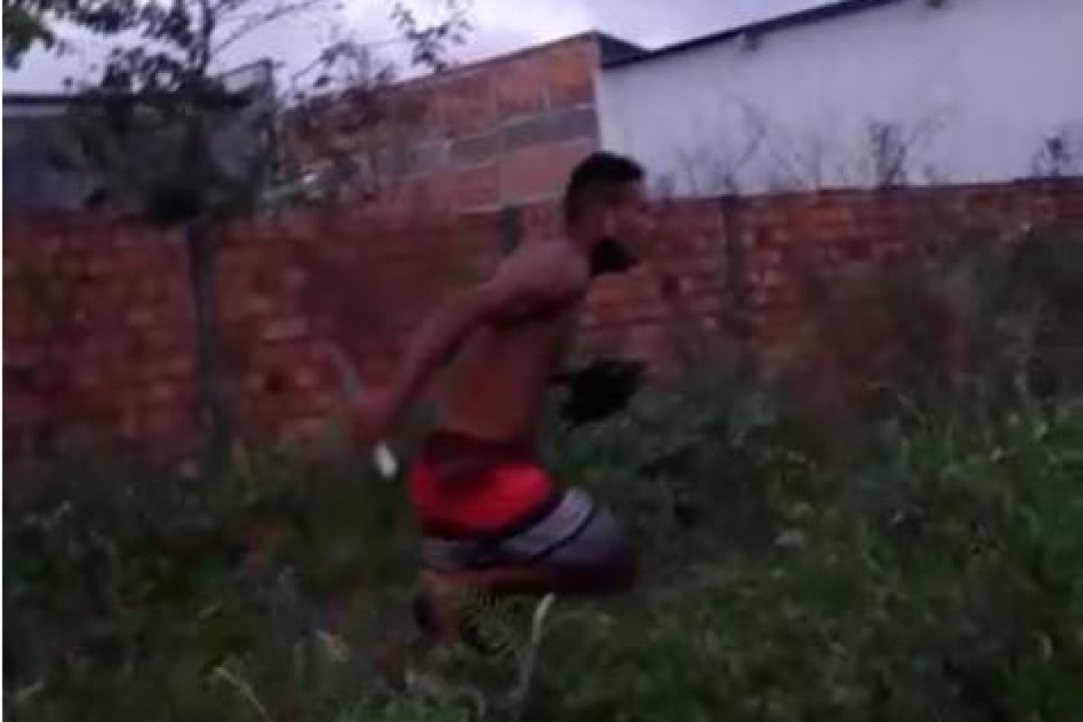 Homem tenta estuprar menina de 11 anos, mas é impedido por pessoa que passava na rua